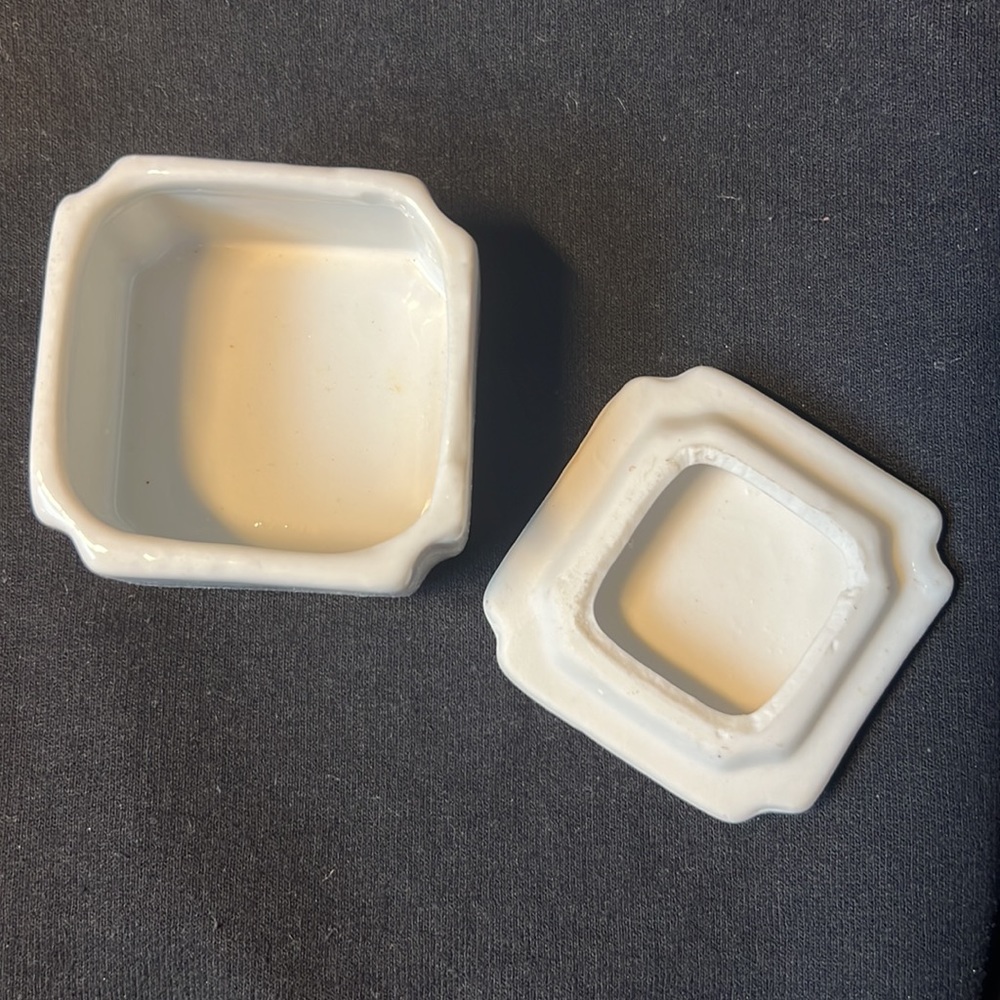 Ceramic box - Picture 3 of 3